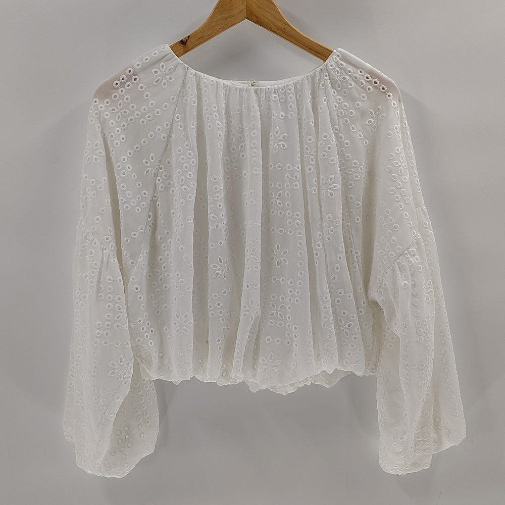 Gianni Bini Women's Cropped Eyelet Top Size Small Bubble